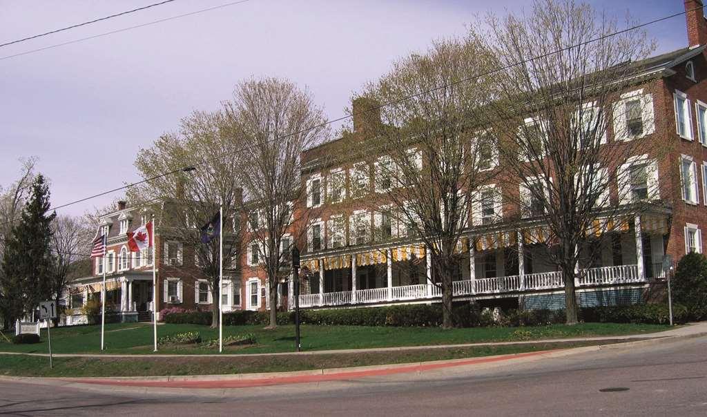 Middlebury Inn Bagian luar foto