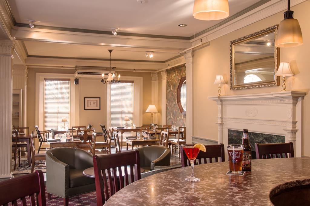 Middlebury Inn Bagian luar foto