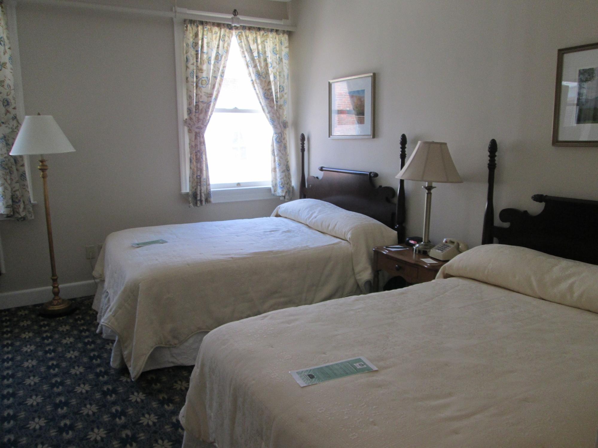 Middlebury Inn Bagian luar foto