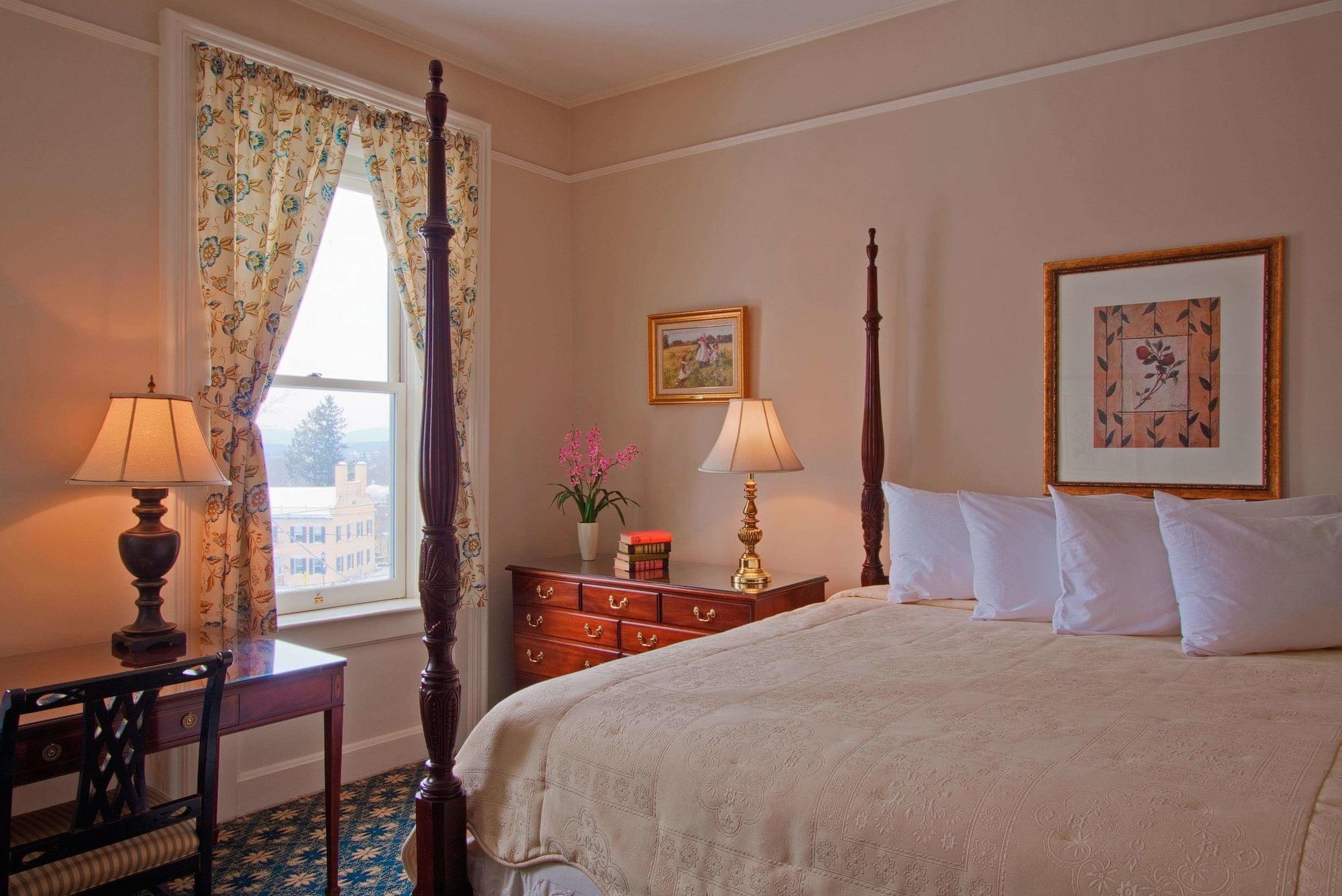 Middlebury Inn Bagian luar foto