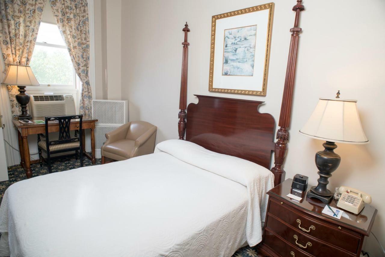 Middlebury Inn Bagian luar foto