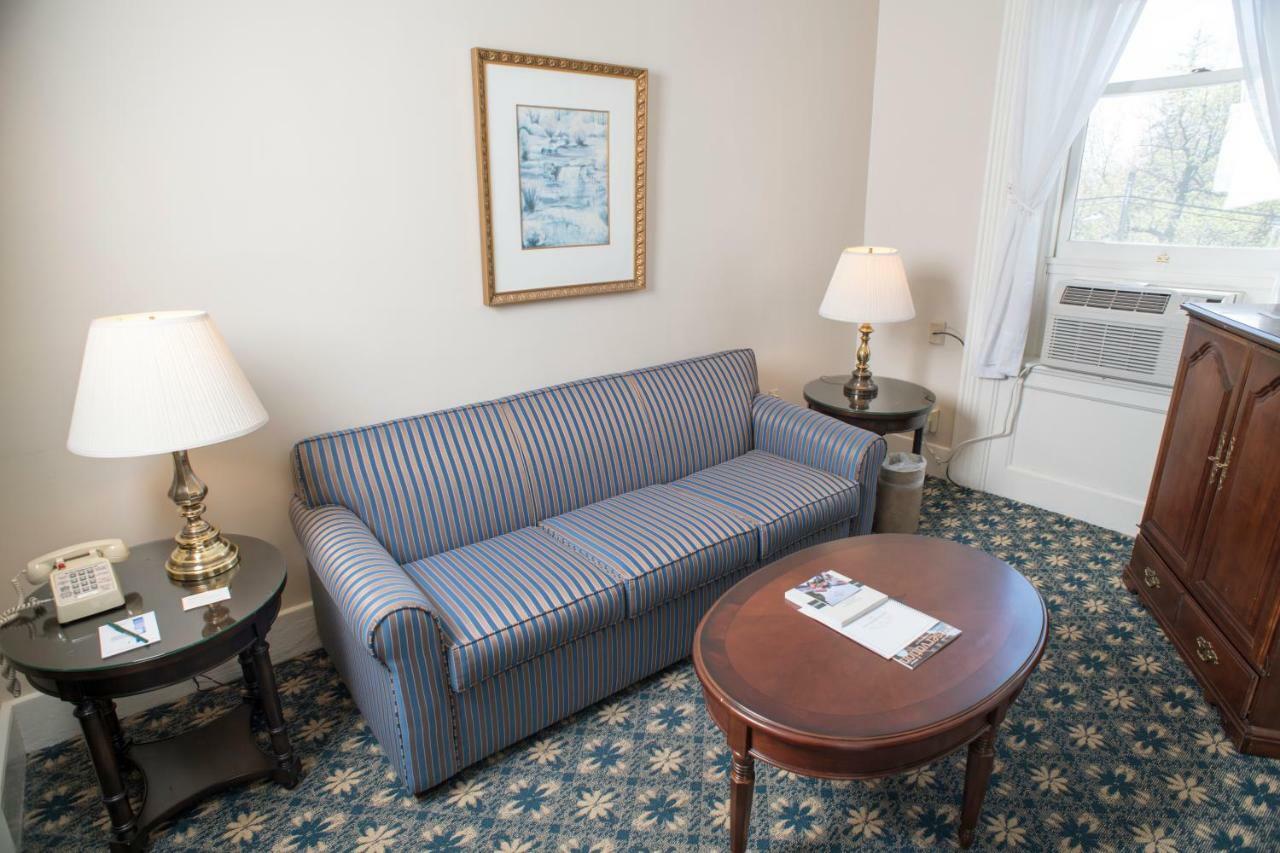 Middlebury Inn Bagian luar foto