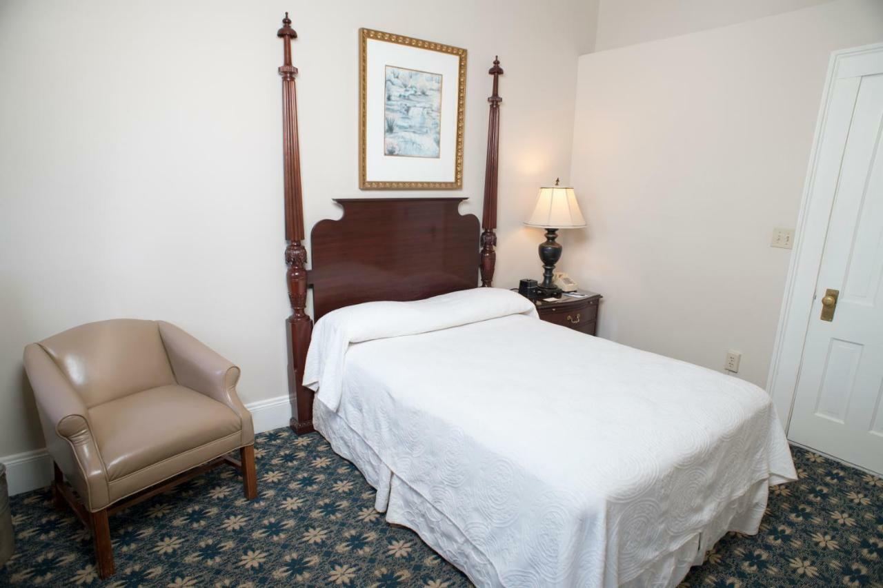 Middlebury Inn Bagian luar foto