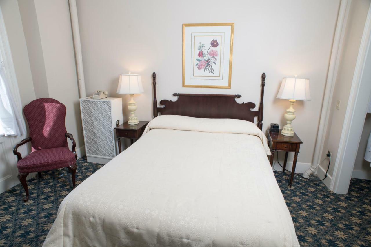 Middlebury Inn Bagian luar foto