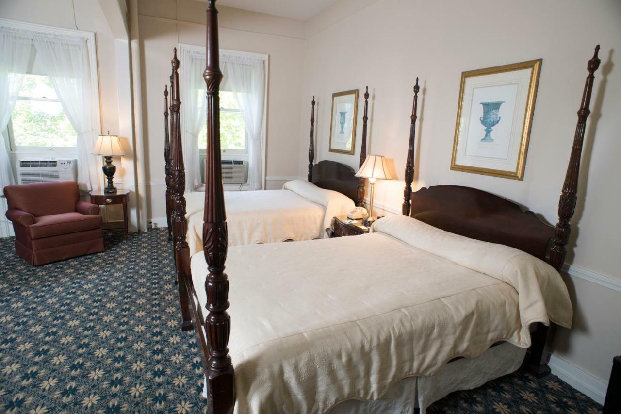 Middlebury Inn Bagian luar foto