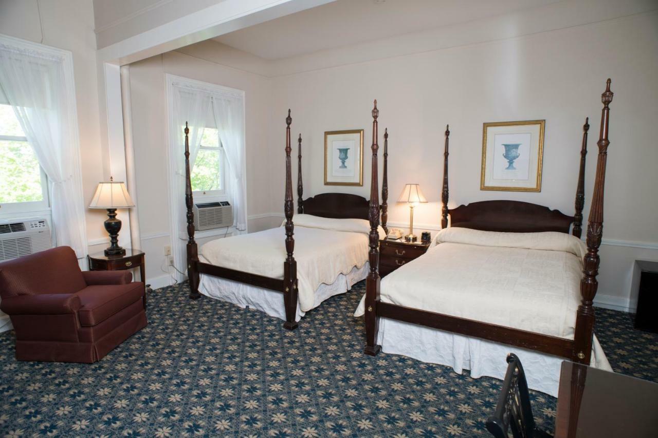 Middlebury Inn Bagian luar foto