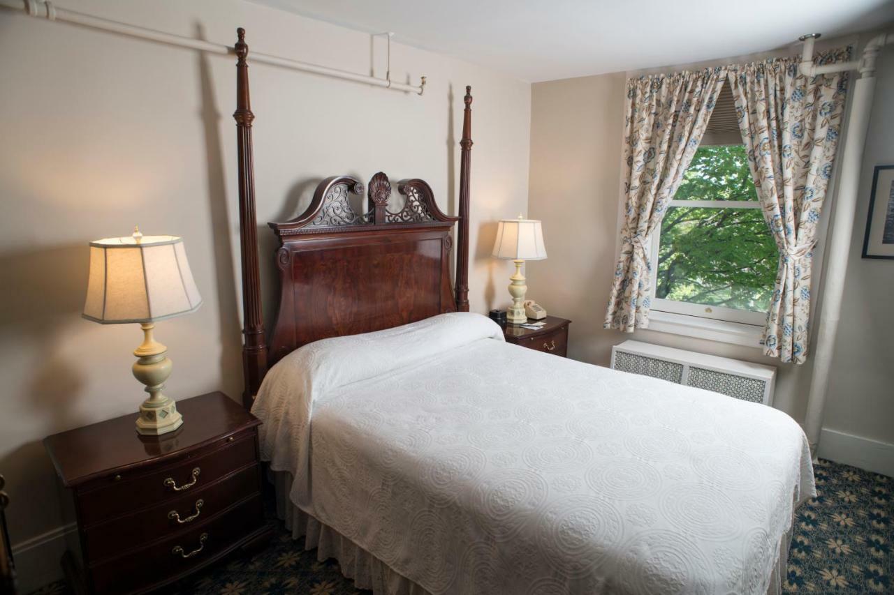 Middlebury Inn Bagian luar foto