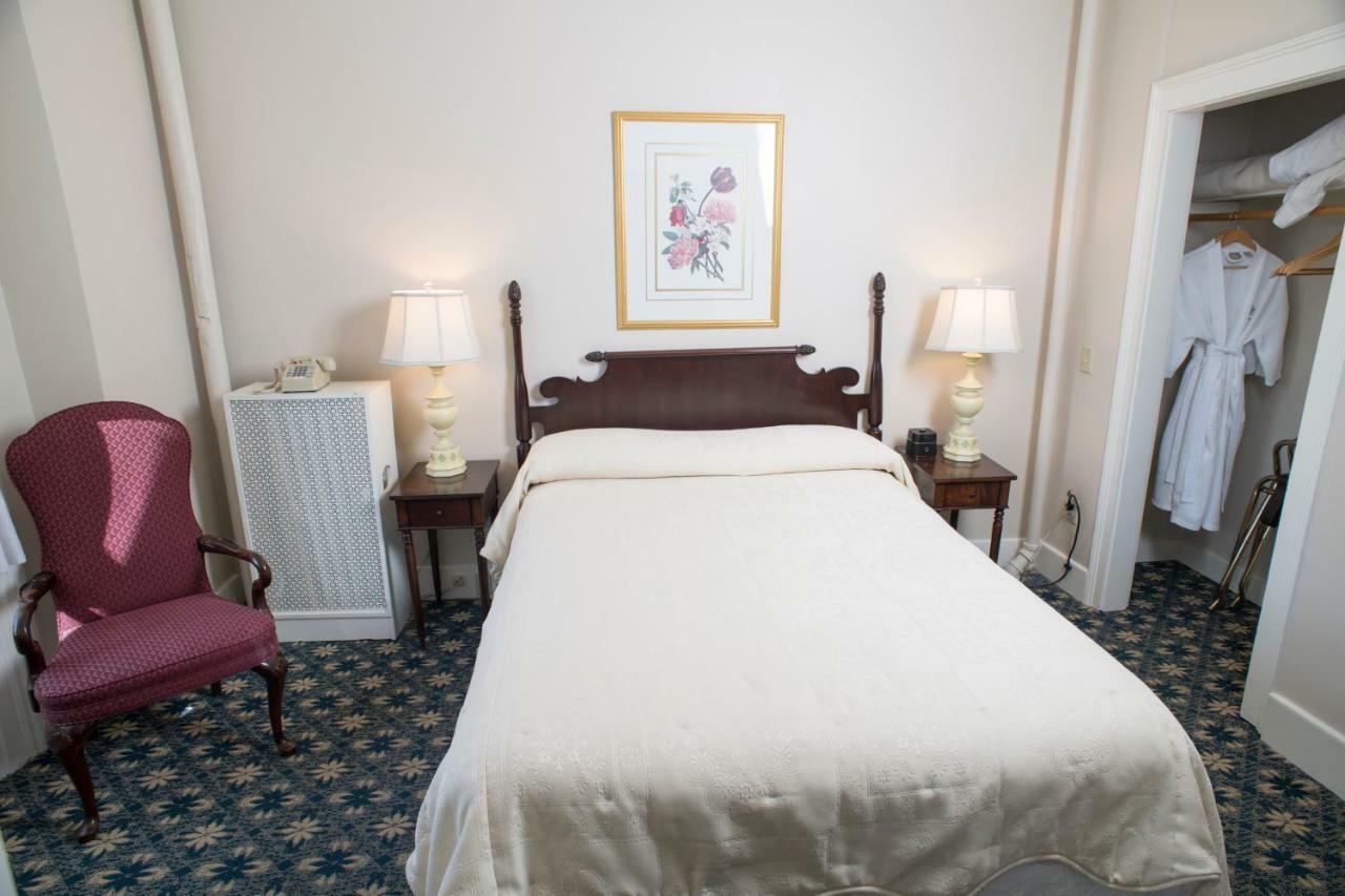 Middlebury Inn Bagian luar foto
