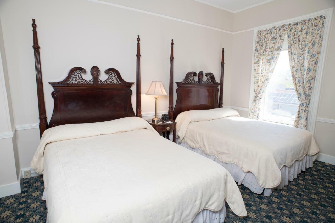 Middlebury Inn Bagian luar foto