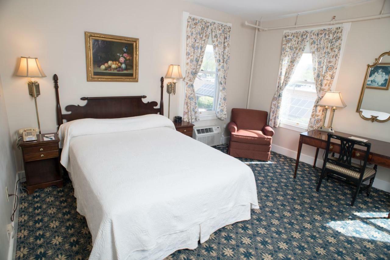 Middlebury Inn Bagian luar foto