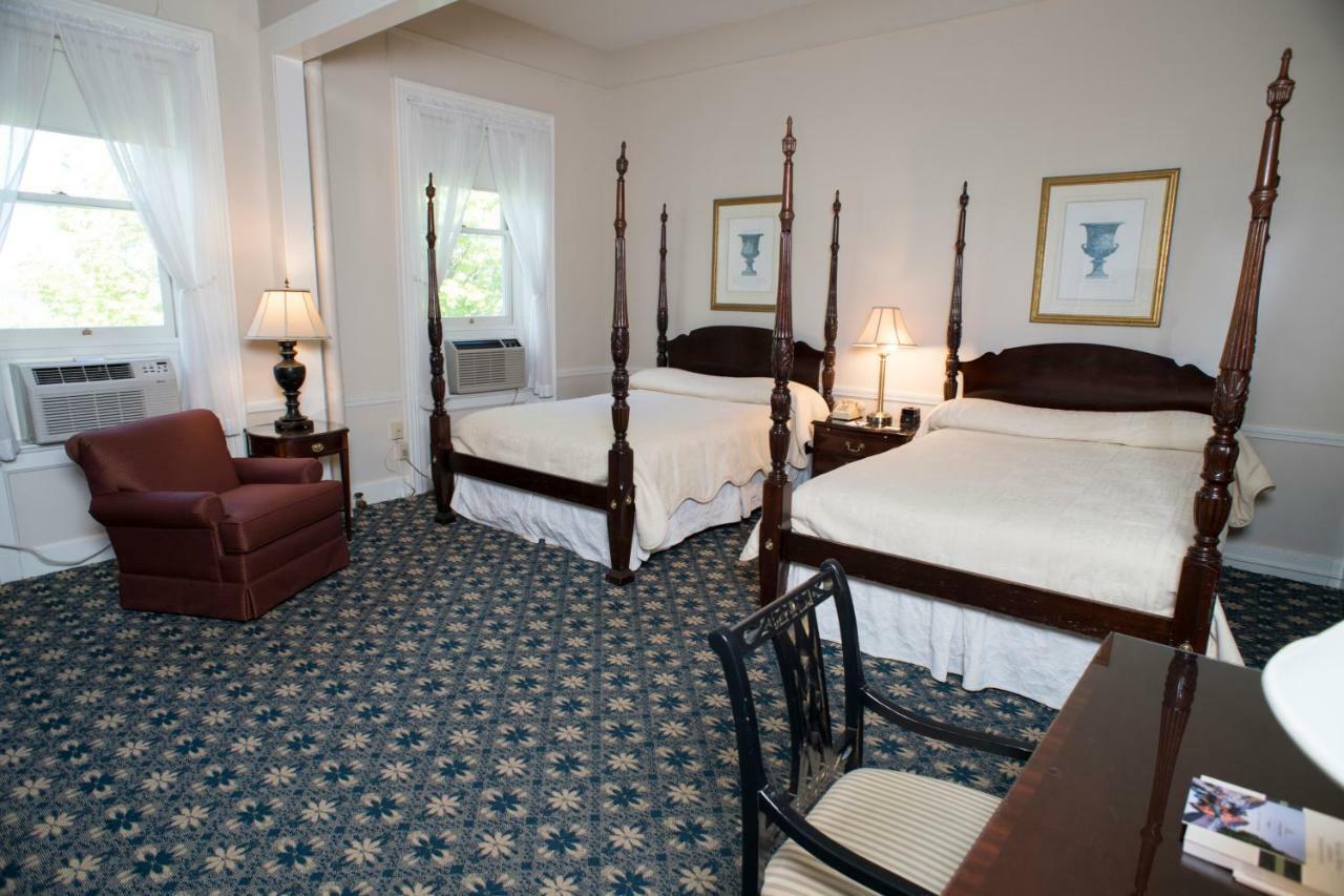 Middlebury Inn Bagian luar foto