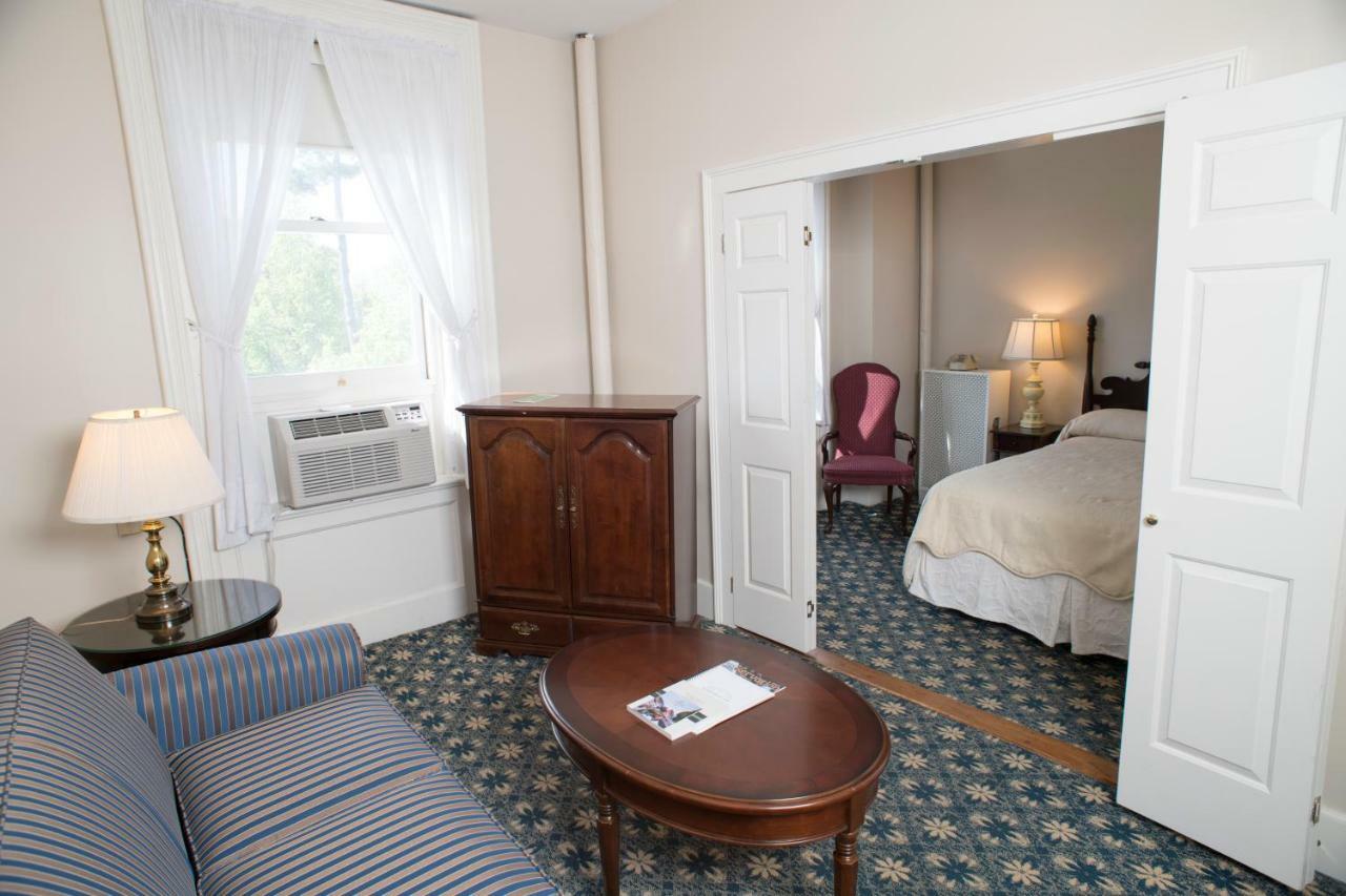 Middlebury Inn Bagian luar foto