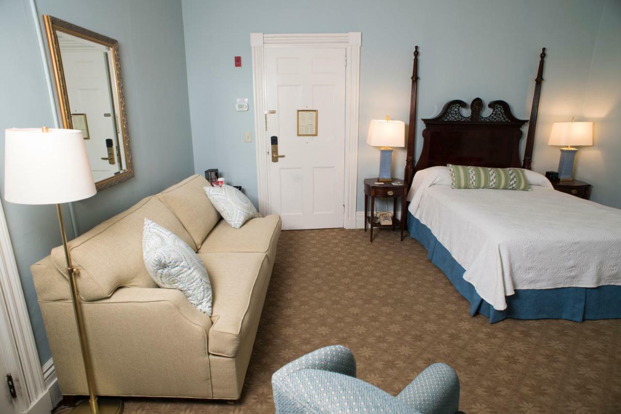 Middlebury Inn Bagian luar foto