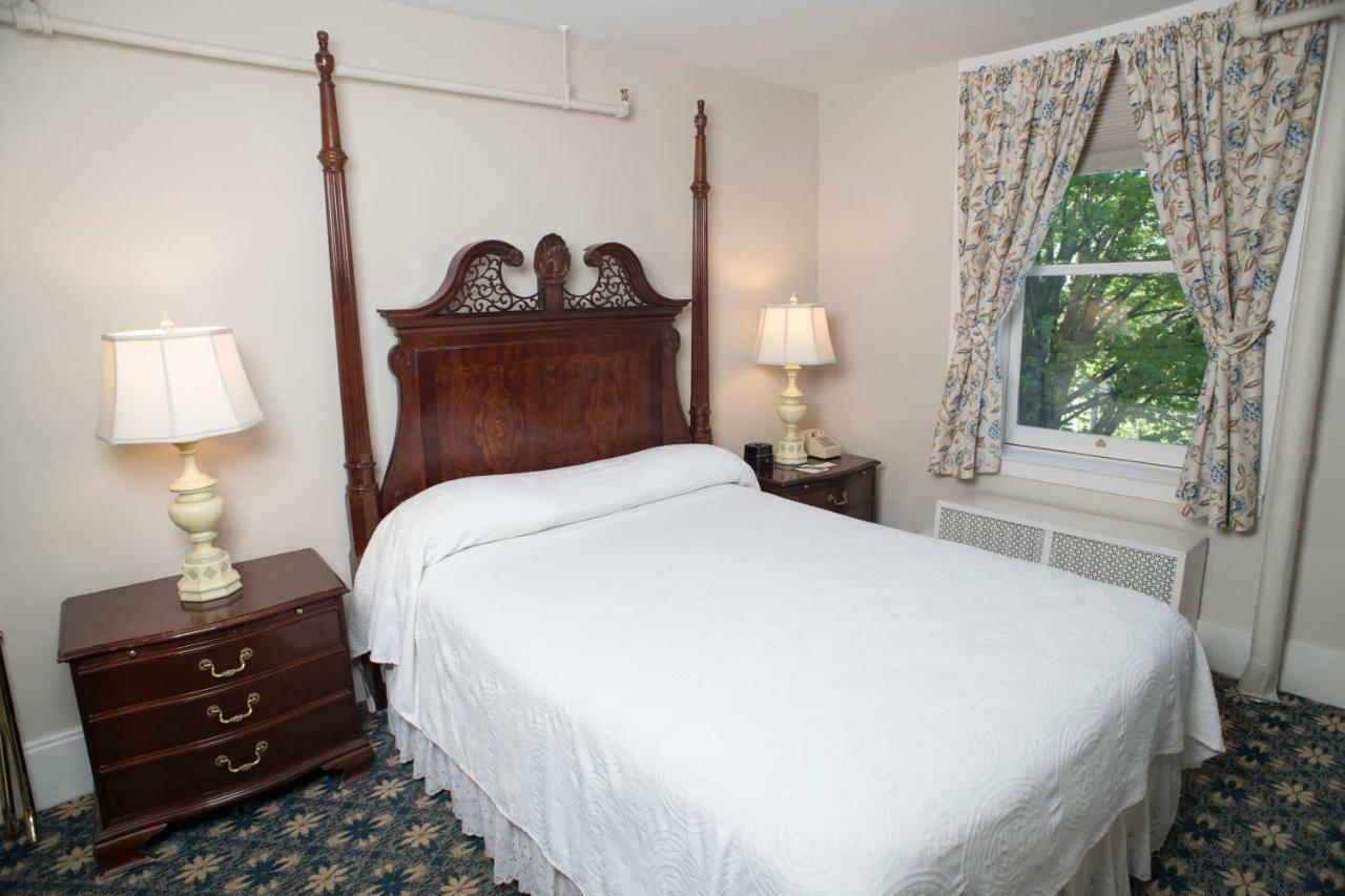 Middlebury Inn Bagian luar foto