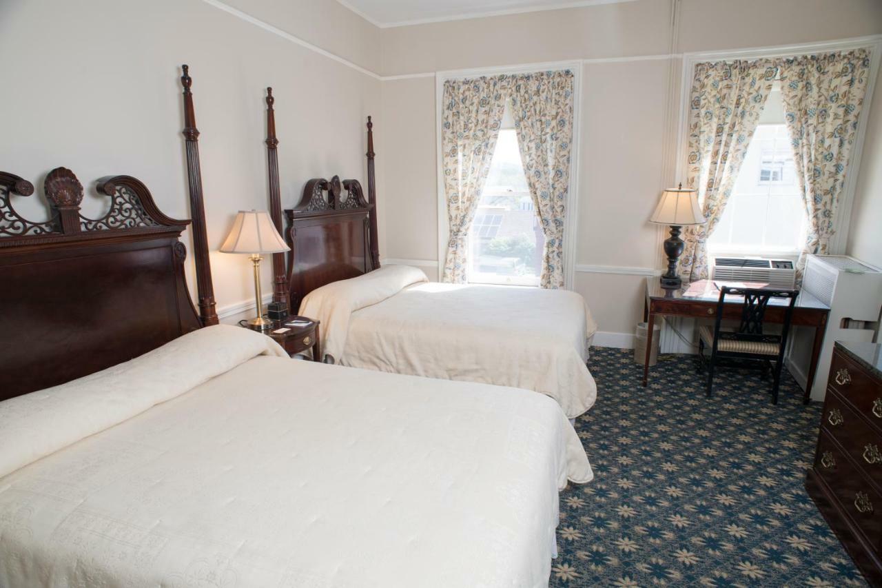 Middlebury Inn Bagian luar foto