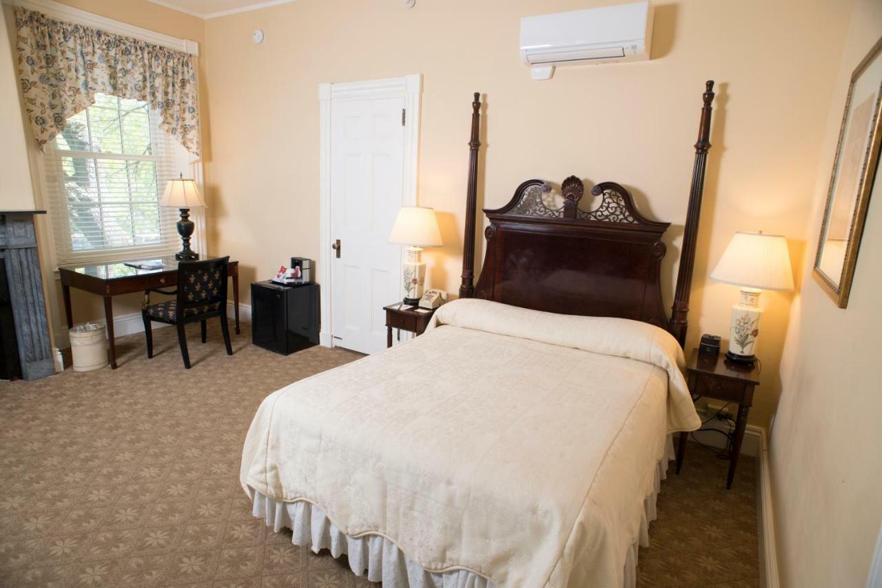 Middlebury Inn Bagian luar foto