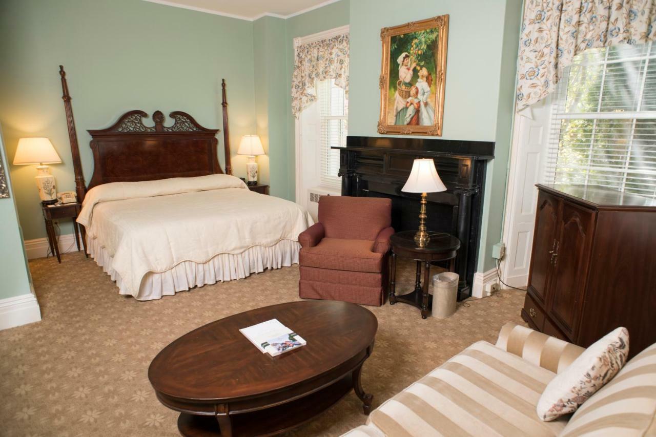 Middlebury Inn Bagian luar foto