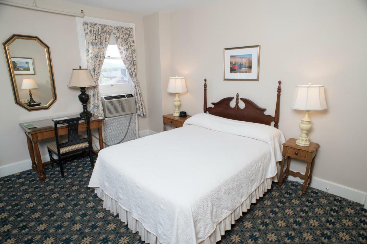 Middlebury Inn Bagian luar foto