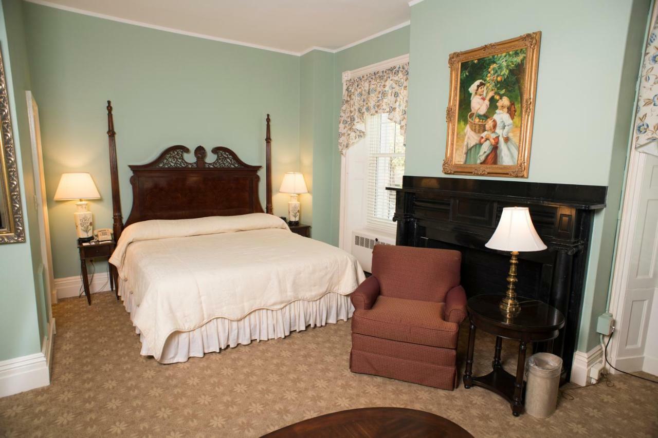 Middlebury Inn Bagian luar foto