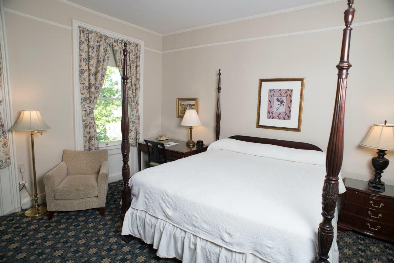 Middlebury Inn Bagian luar foto