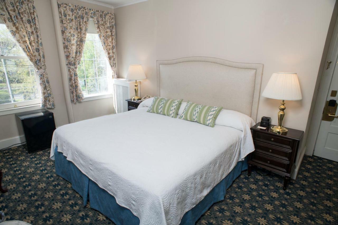 Middlebury Inn Bagian luar foto