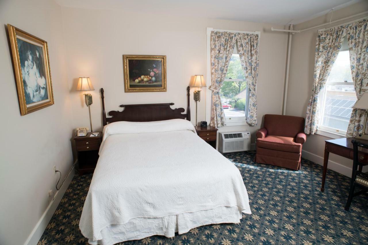 Middlebury Inn Bagian luar foto